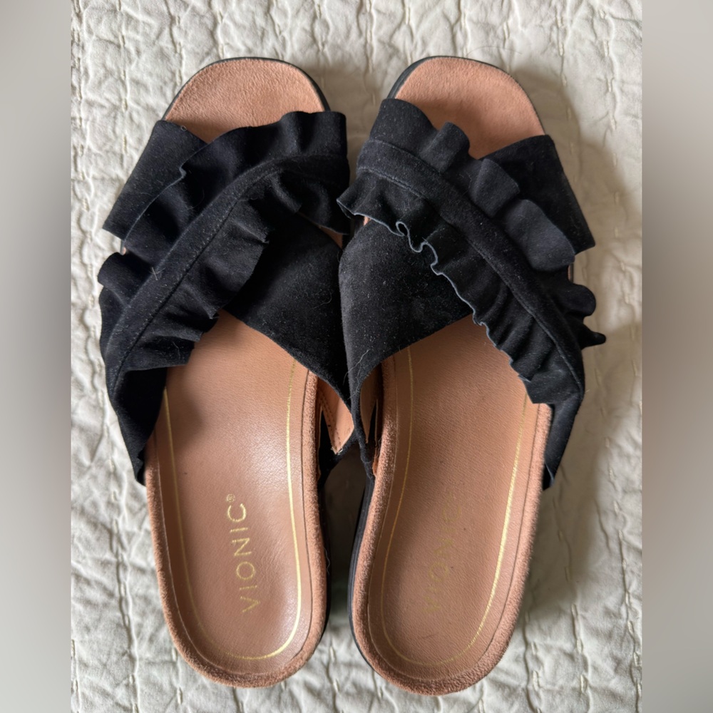 Vionic Black Ruffle Slide Mule Sandals NWOT